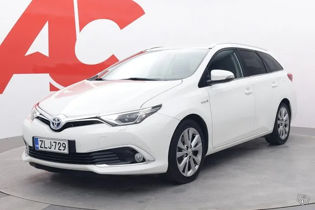 Toyota Auris Touring Sports 1,8 Hybrid Premium - PUOLINAHAT / 1-OMISTAJA / LOHKOLÄM. / NAVI / HUIPPUVARUSTELTU PREMIUM MALLI / UUDET KESÄRENKAAT Image 1