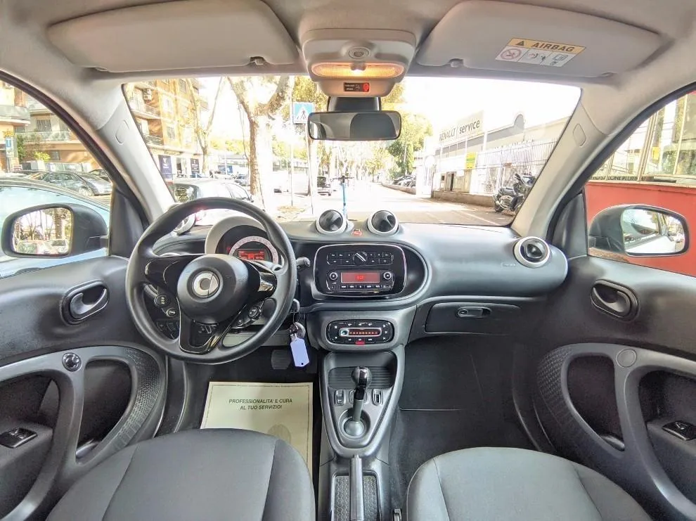 SMART fortwo EQ Pureblack Image 6